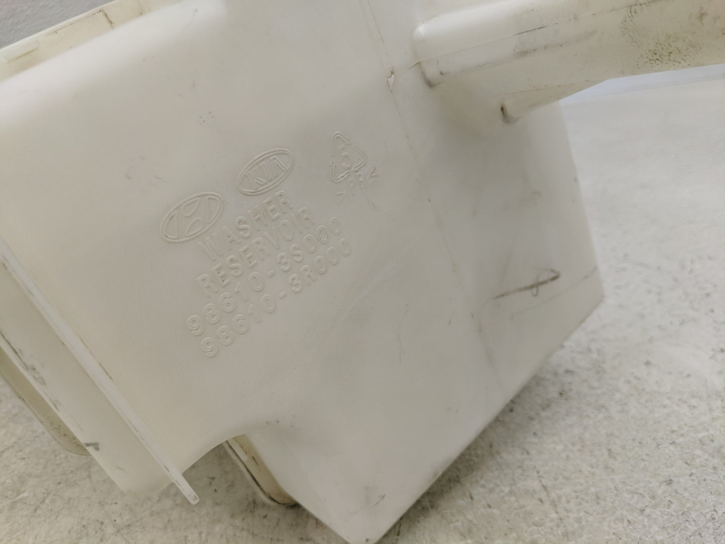 2011-2015 Hyundai Sonata Windshield Washer Fluid Reservoir Bottle Oem - Oemusedautoparts1.com