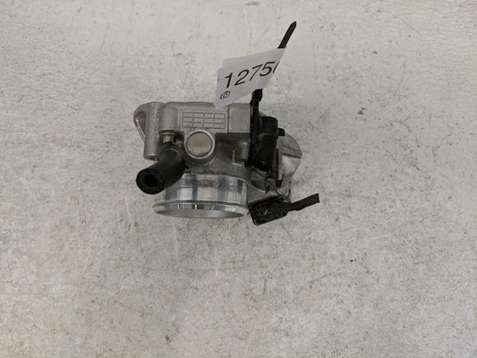 2010-2013 Hyundai Tucson Throttle Body P/N:590 930 001 35100-25400 Fits Fits 2006 2007 2008 2009 2010 2011 2012 2013 OEM Used Auto Parts