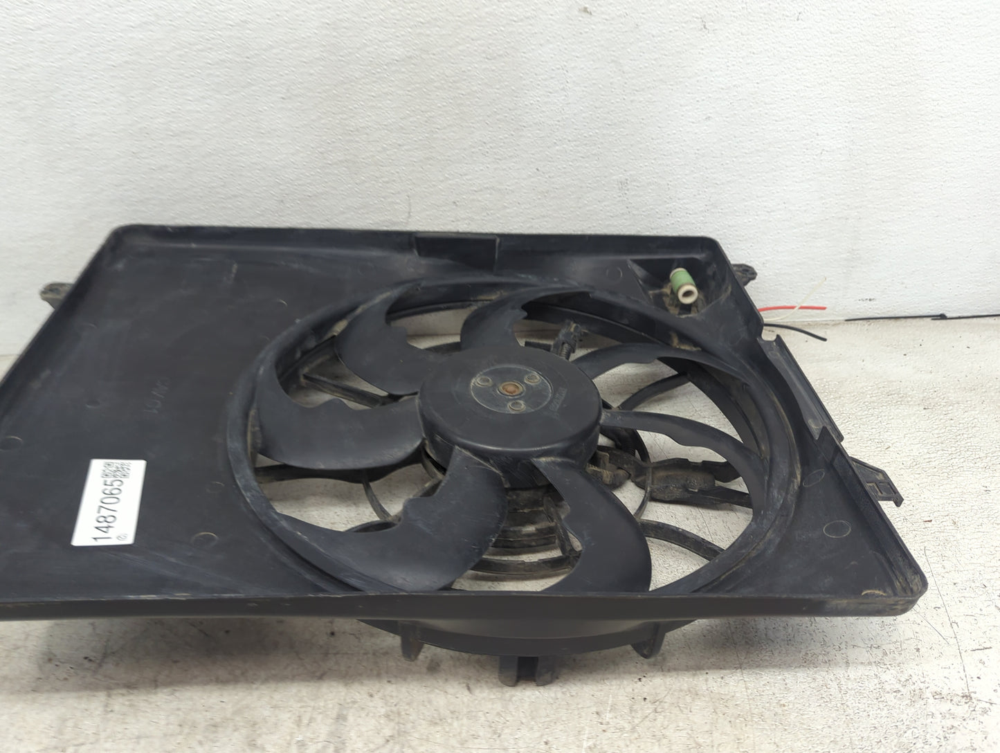2010-2013 Hyundai Tucson Electric Radiator Cooling Fan Motor Assembly Fits Fits 2010 2011 2012 2013 OEM Used Auto Parts - Oe