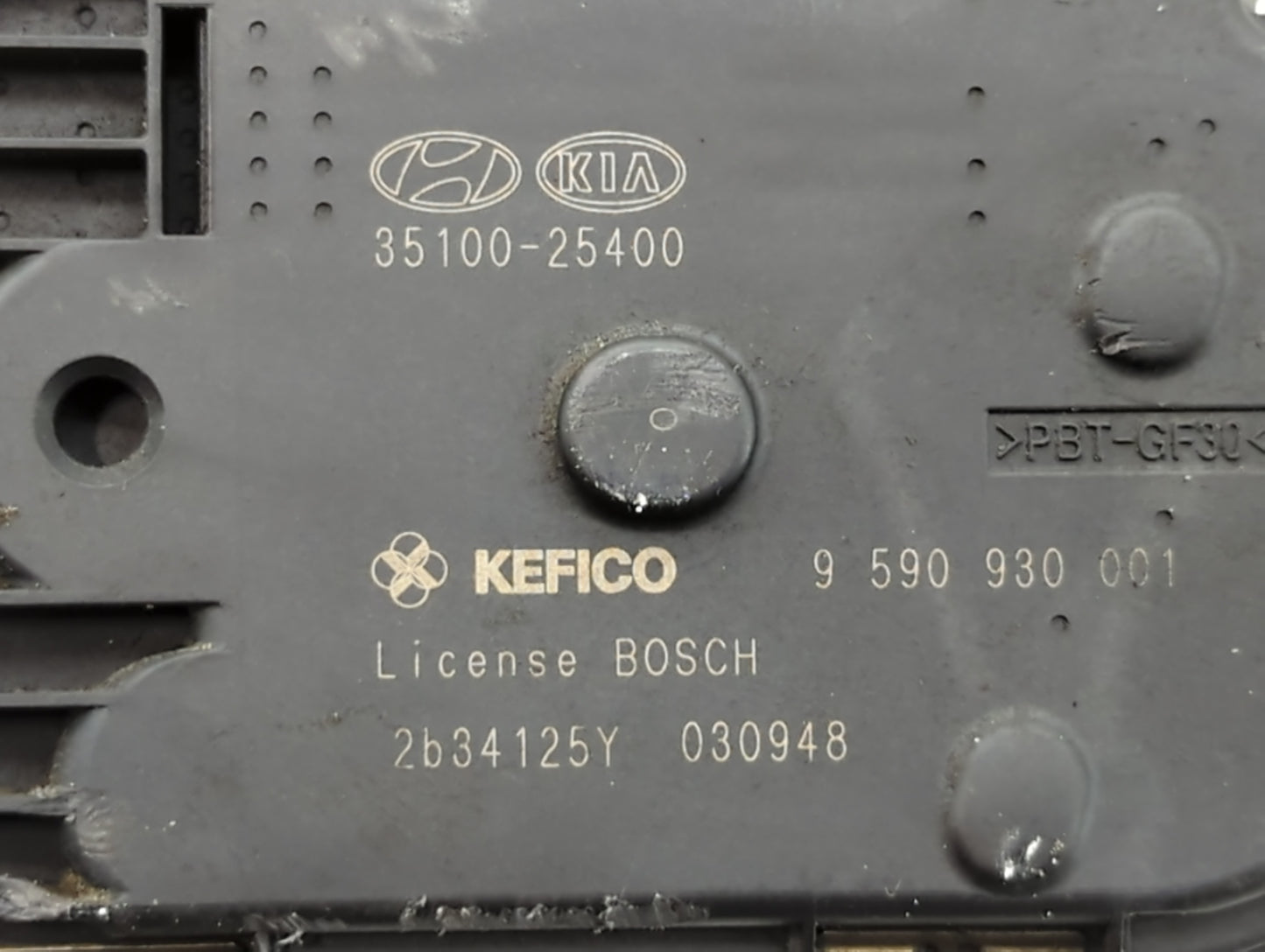 2010-2013 Hyundai Tucson Throttle Body P/N:35100-25400 Fits Fits 2006 2007 2008 2009 2010 2011 2012 2013 OEM Used Auto Parts