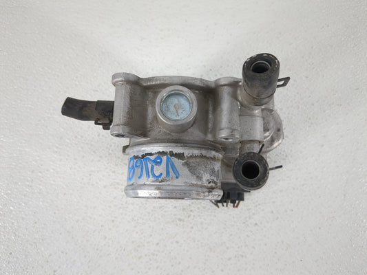 2013-2014 Hyundai Veloster Throttle Body P/N:35100-2B320 Fits Fits 2013 2014 2015 2016 OEM Used Auto Parts