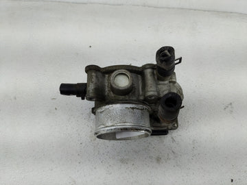 2013-2014 Hyundai Veloster Throttle Body P/N:35100-2B320 Fits Fits 2013 2014 2015 2016 OEM Used Auto Parts