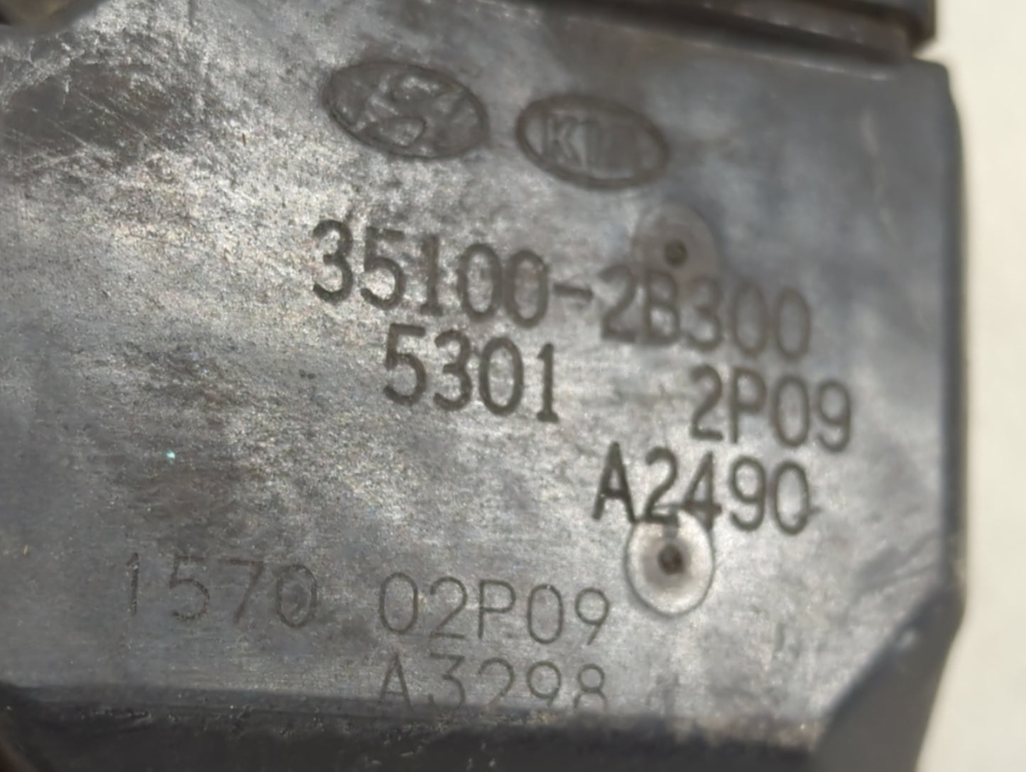 2012-2017 Hyundai Veloster Throttle Body P/N:35100-2B300 Fits Fits 2012 2013 2014 2015 2016 2017 2018 2019 OEM Used Auto Par