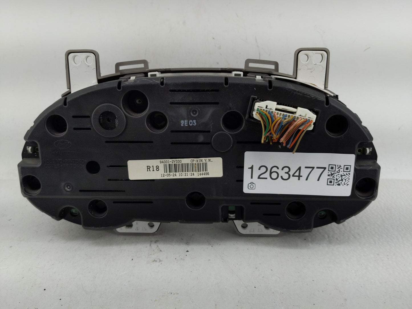 2013 Hyundai Veloster Instrument Cluster Speedometer Gauges P/N:94001-2V330 Fits OEM Used Auto Parts - Oemusedautoparts1.com
