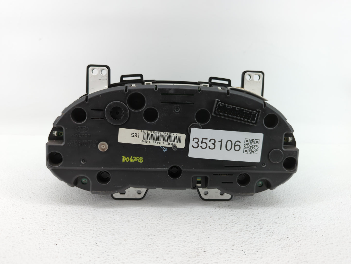 2012-2015 Hyundai Veloster Instrument Cluster Speedometer Gauges P/N:94011-2V330PD5 94001-2V330 Fits Fits 2012 2013 2014 201