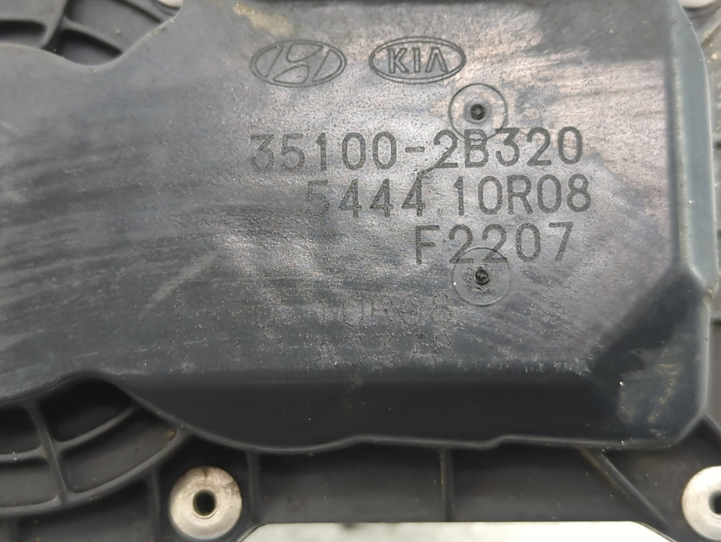 2013-2014 Hyundai Veloster Throttle Body P/N:35100-2B320 Fits Fits 2013 2014 2015 2016 OEM Used Auto Parts - Oemusedautopart
