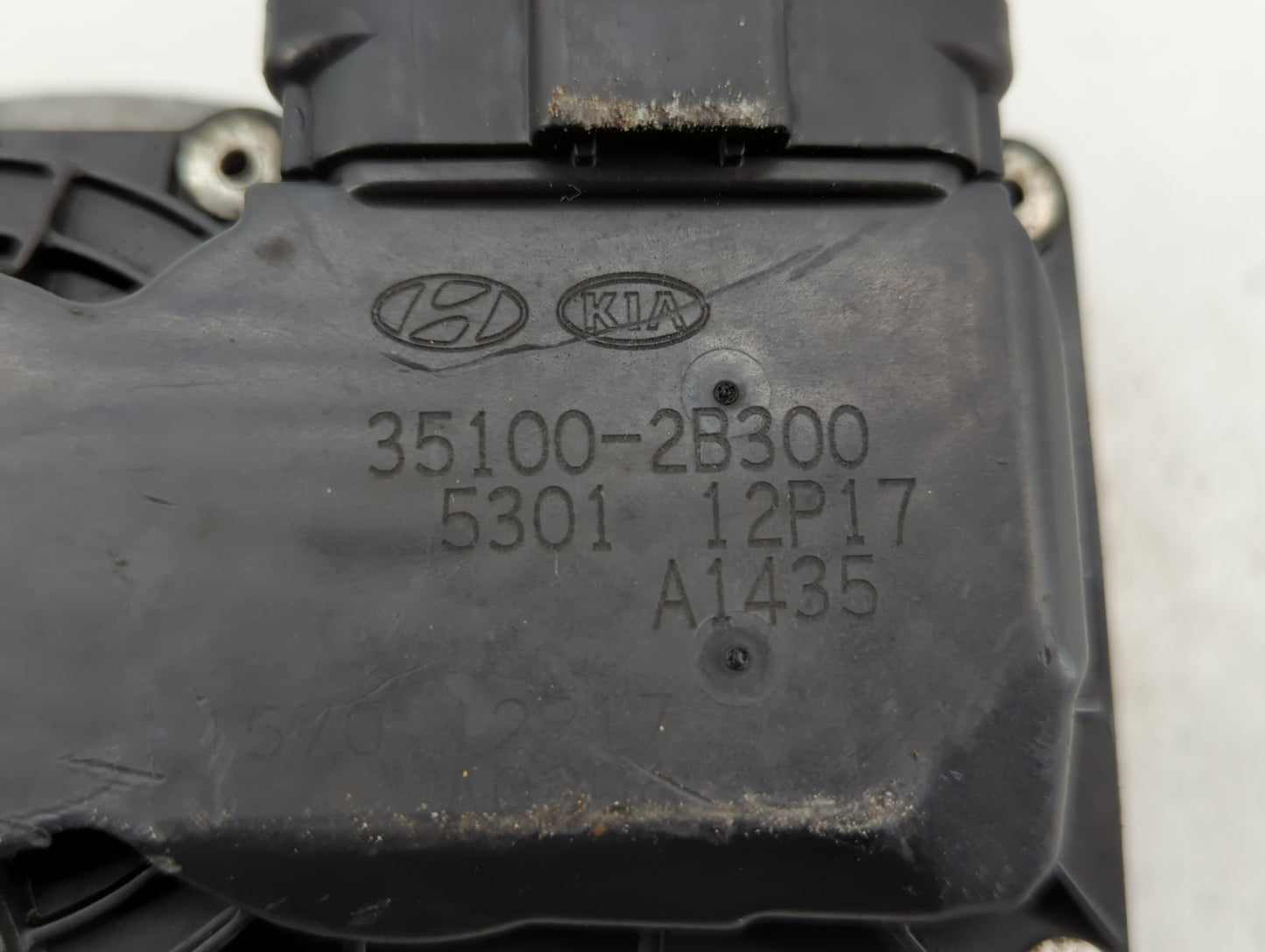 2012-2017 Hyundai Veloster Throttle Body P/N:35100-2B300 Fits Fits 2012 2013 2014 2015 2016 2017 2018 2019 OEM Used Auto Par