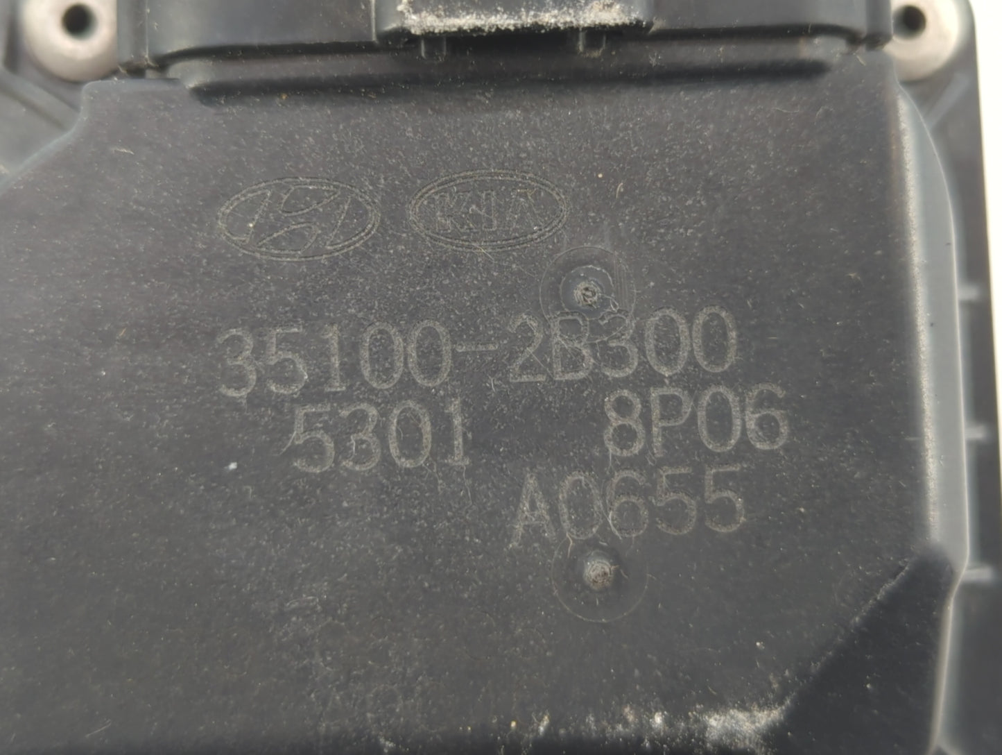 2012-2017 Hyundai Veloster Throttle Body P/N:35100-2B300 Fits Fits 2012 2013 2014 2015 2016 2017 2018 2019 OEM Used Auto Par