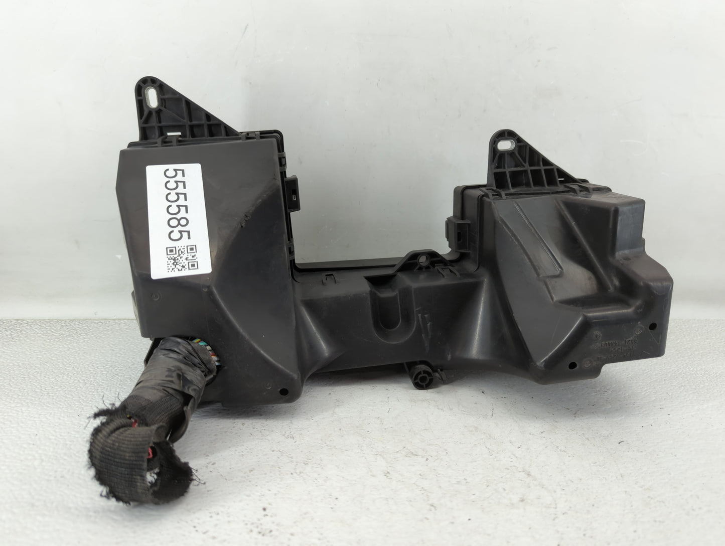 2013 Jaguar Xf Fusebox Fuse Box Panel Relay Module Fits OEM Used Auto Parts - Oemusedautoparts1.com
