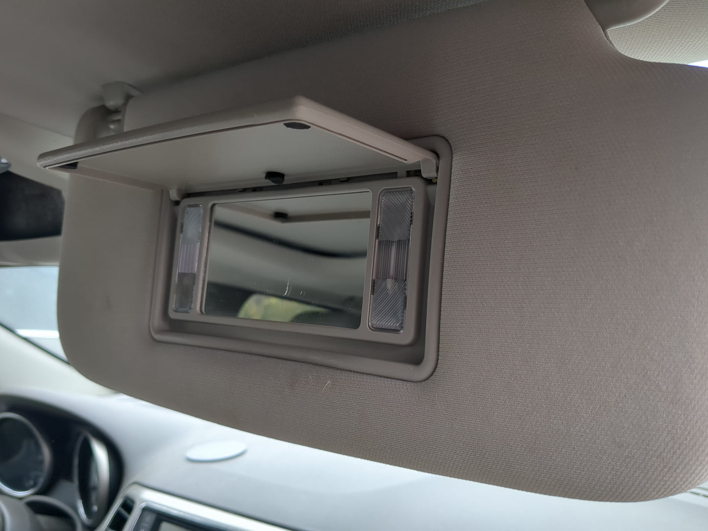2011-2013 Jeep Grand Cherokee Sun Visor Shade Replacement Passenger Right Mirror Fits OEM Used Auto Parts - Oemusedautoparts