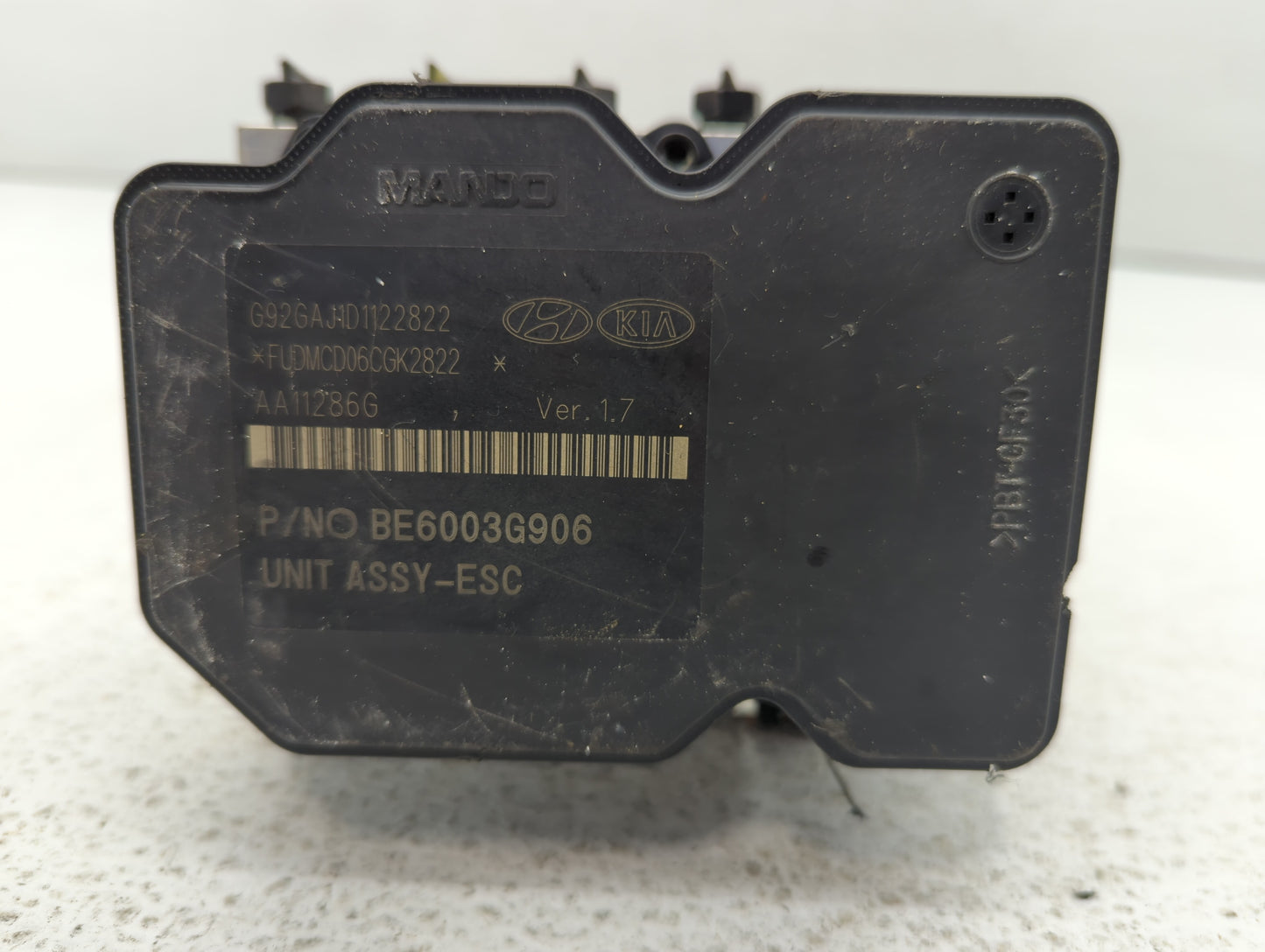 2013 Kia Rio Throttle Body P/N:58920-1W400 Fits OEM Used Auto Parts - Oemusedautoparts1.com