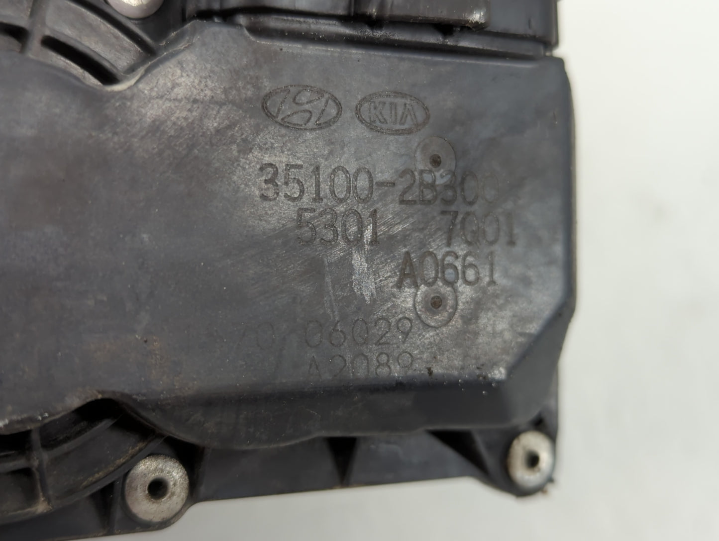 2012-2019 Kia Rio Throttle Body P/N:35100-2B300 Fits Fits 2012 2013 2014 2015 2016 2017 2018 2019 OEM Used Auto Parts - Oemu