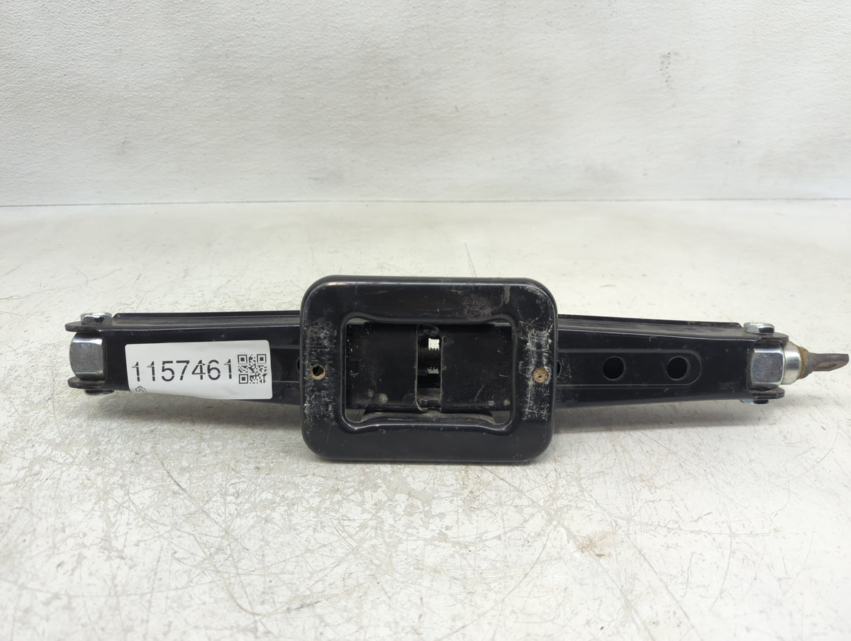 2013 Kia Sorento Spare Scissor Car Jack 1157461 - Oemusedautoparts1.com