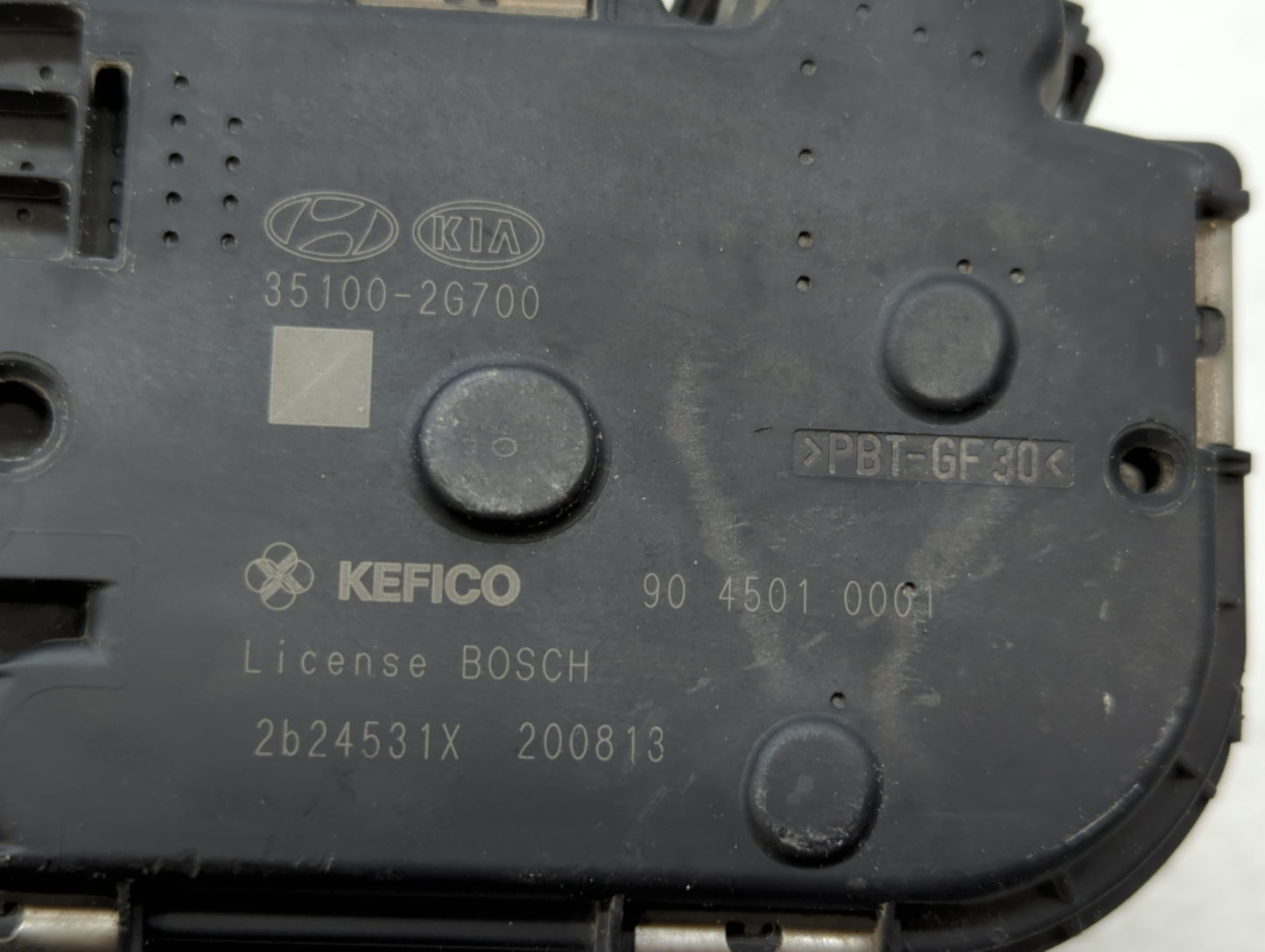2012-2015 Kia Sorento Throttle Body P/N:35100-2G700 Fits Fits 2011 2012 2013 2014 2015 2016 OEM Used Auto Parts - Oemusedaut