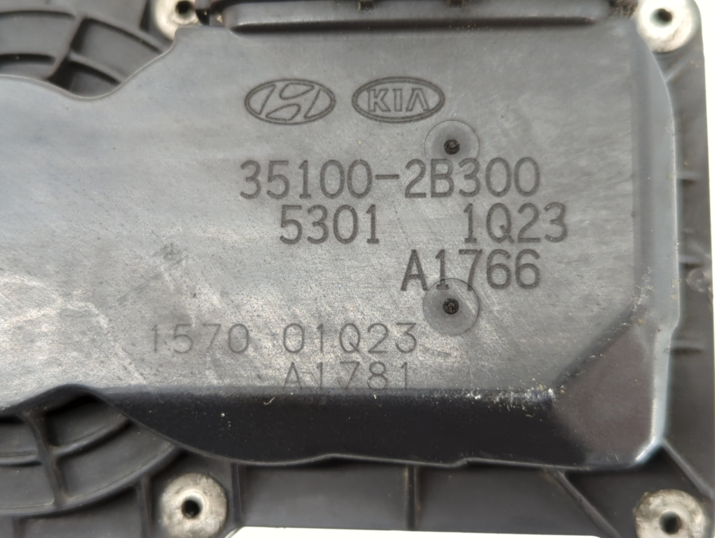 2012-2019 Kia Soul Throttle Body P/N:35100-2B300 Fits Fits 2012 2013 2014 2015 2016 2017 2018 2019 OEM Used Auto Parts - Oem