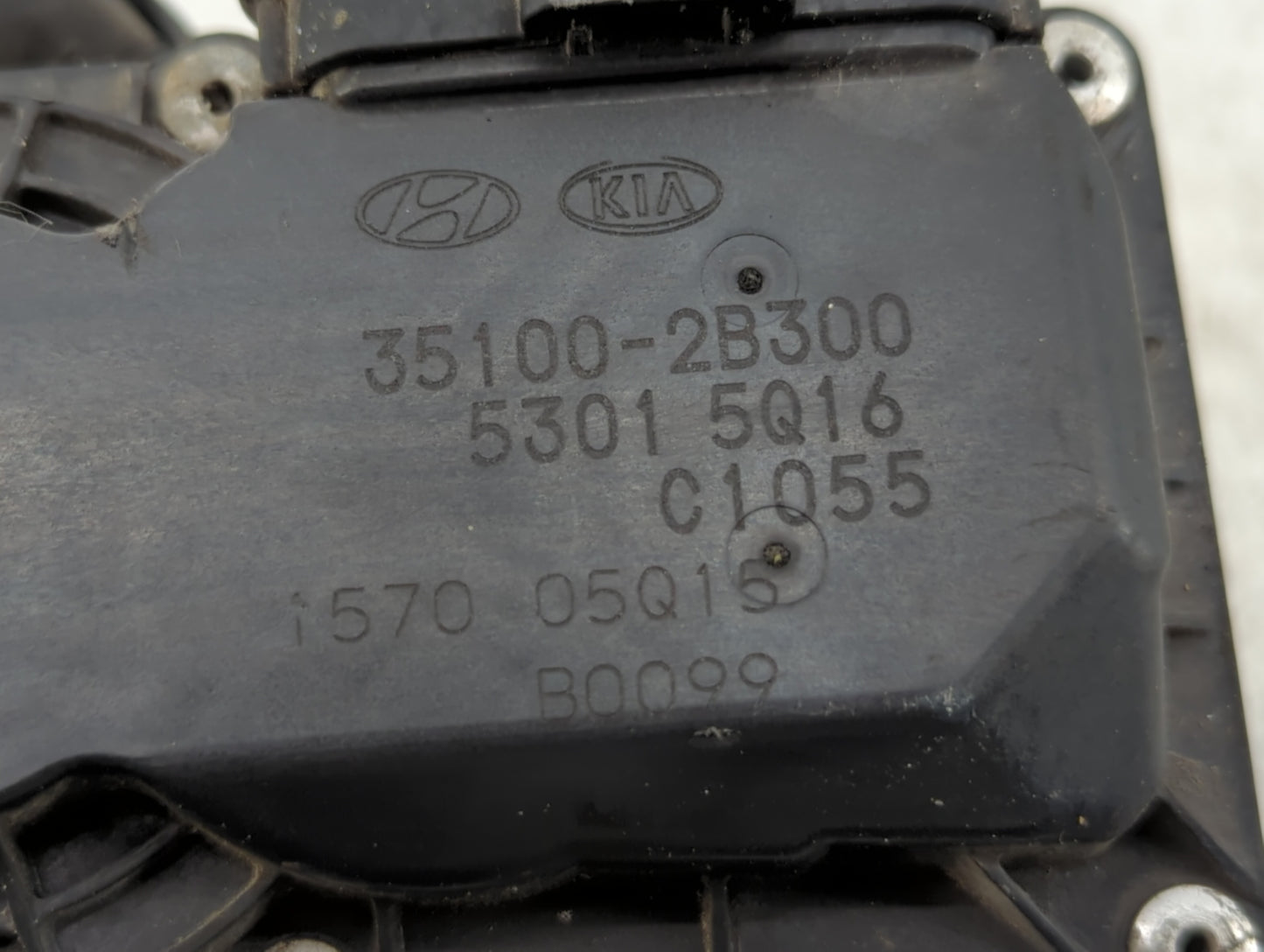 2012-2019 Kia Soul Throttle Body P/N:35100-2B300 Fits Fits 2012 2013 2014 2015 2016 2017 2018 2019 OEM Used Auto Parts - Oem