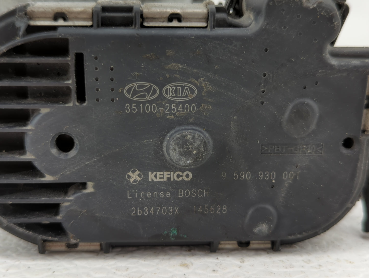 2011-2013 Kia Sportage Throttle Body P/N:35100-25400 35100-25200 Fits Fits 2006 2007 2008 2009 2010 2011 2012 2013 OEM Used