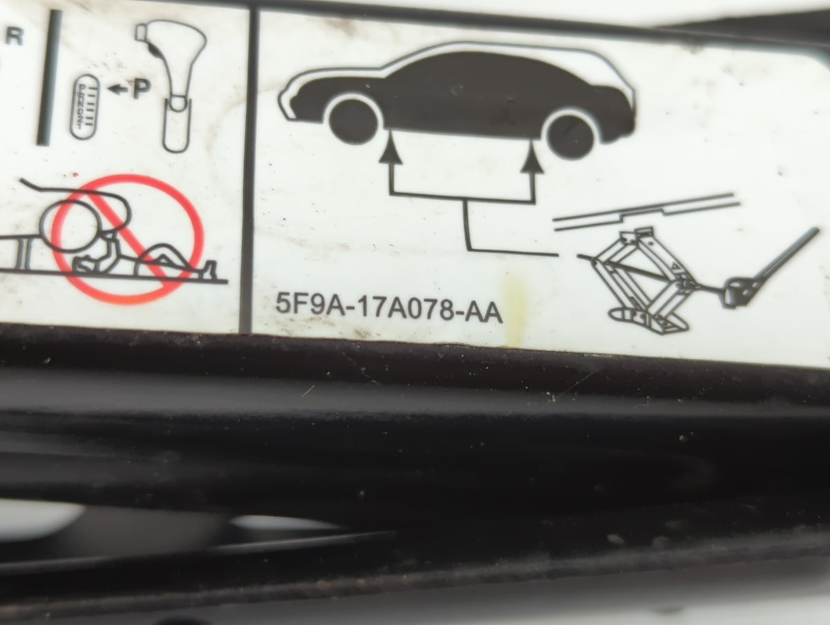 2013 Lincoln Mkx Spare Scissor Car Jack 777732 - Oemusedautoparts1.com
