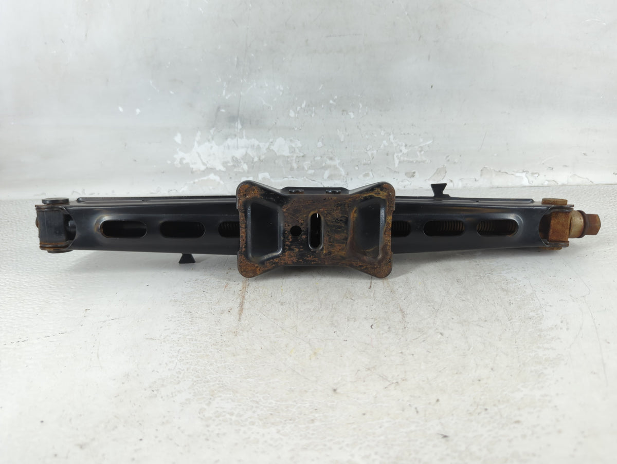 2013 Lincoln Mkx Spare Scissor Car Jack 914493 - Oemusedautoparts1.com