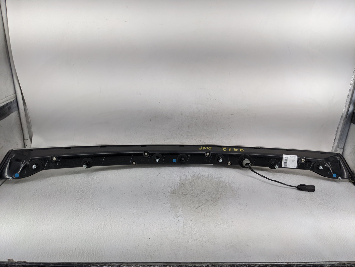 2013 Lincoln Mkz Third Brake Light Tail Light P/N:DP5313B433AN Fits OEM Used Auto Parts - Oemusedautoparts1.com