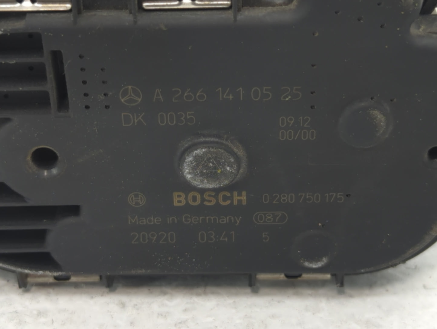 2012-2015 Mercedes-Benz C250 Throttle Body P/N:266 141 05 25 2661410525 Fits OEM Used Auto Parts - Oemusedautoparts1.com