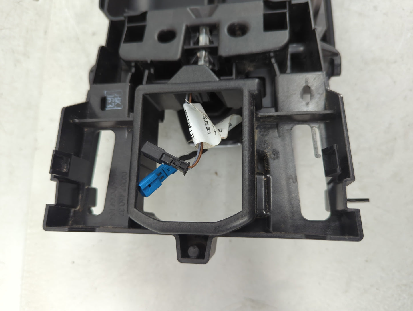 2013 Mercedes-Benz E350 Center Console Armrest Cover Lid Fits OEM Used Auto Parts - Oemusedautoparts1.com