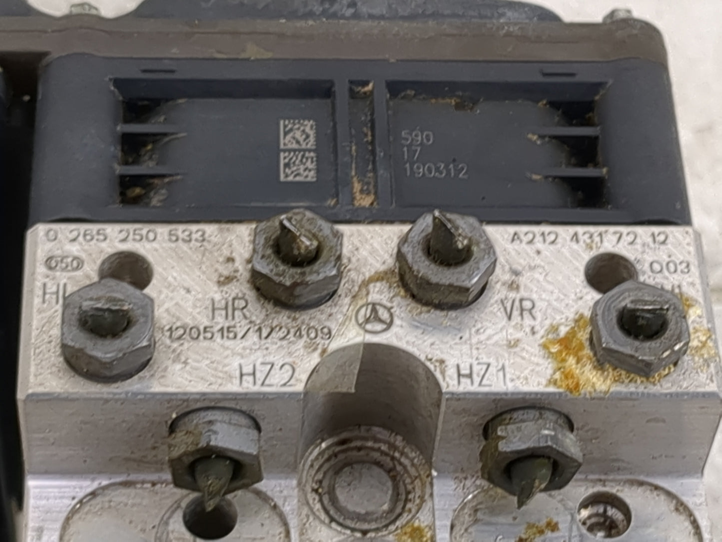 2013 Mercedes-Benz E350 ABS Pump Control Module Replacement P/N:A212 431 72 12 0 265 250 533 Fits OEM Used Auto Parts - Oemu
