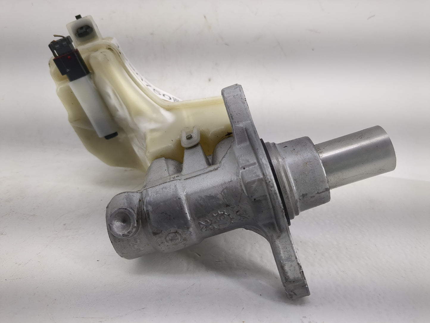 2013-2018 Nissan Altima Brake Master Cylinder 1220750 - Oemusedautoparts1.com