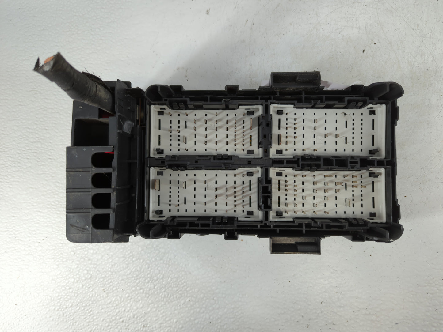 2013-2014 Nissan Altima Fusebox Fuse Box Panel Relay Module P/N:84586306_01 Fits Fits 2013 2014 OEM Used Auto Parts - Oemuse