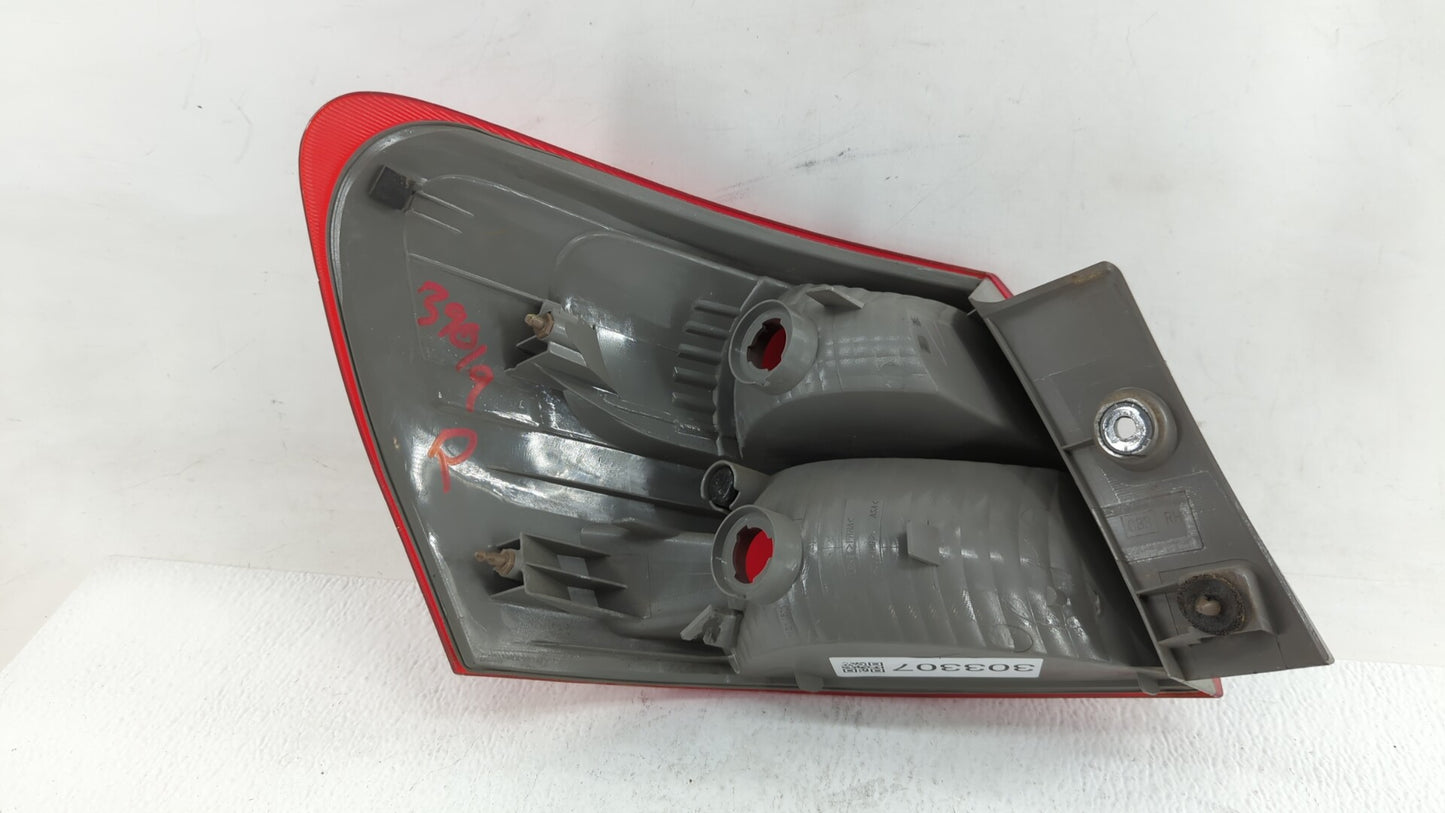 2008-2015 Nissan Rogue Tail Light Assembly Passenger Right OEM Fits Fits 2008 2009 2010 2011 2012 2013 2014 2015 OEM Used Au