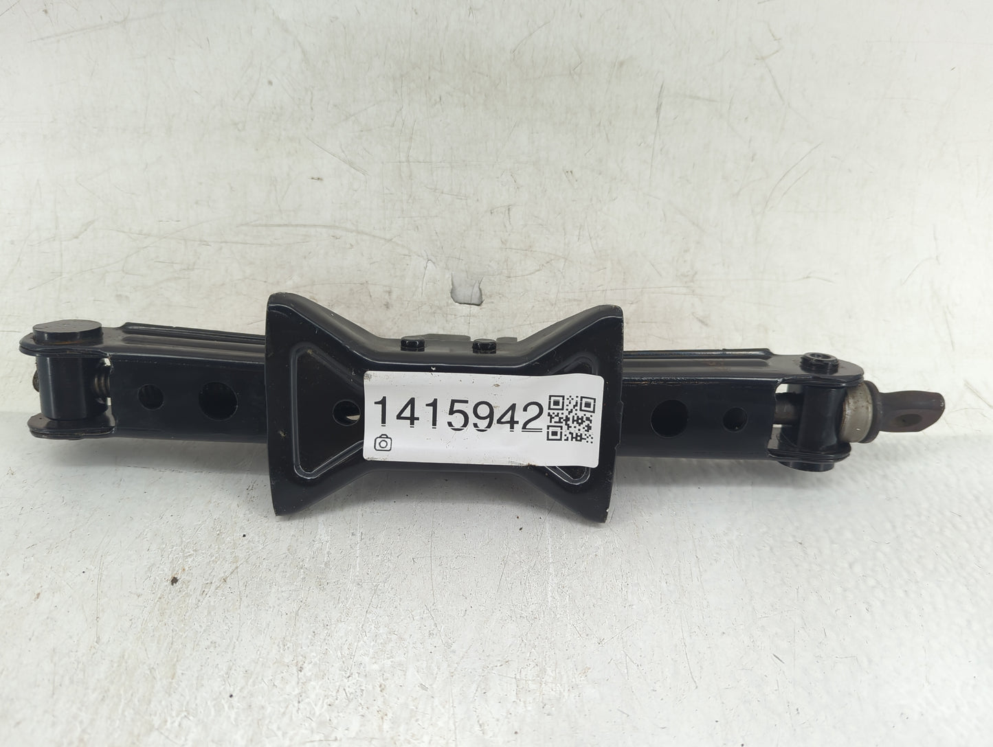 2013 Nissan Sentra Spare Scissor Car Jack 1415942 - Oemusedautoparts1.com