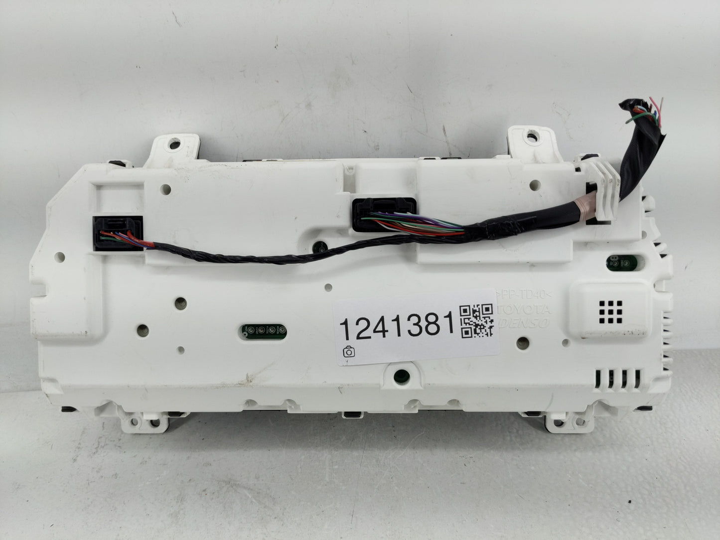2013-2014 Toyota Camry Instrument Cluster Speedometer Gauges P/N:83800-0X620-00 Fits Fits 2013 2014 OEM Used Auto Parts - Oe