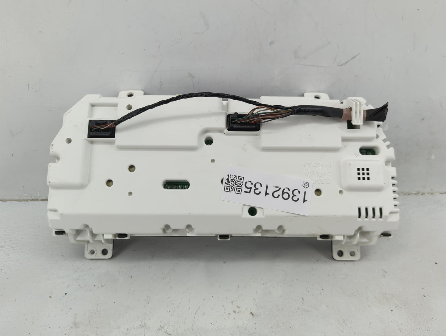 2013-2014 Toyota Camry Instrument Cluster Speedometer Gauges P/N:83800-0X640-00 Fits Fits 2013 2014 OEM Used Auto Parts - Oe