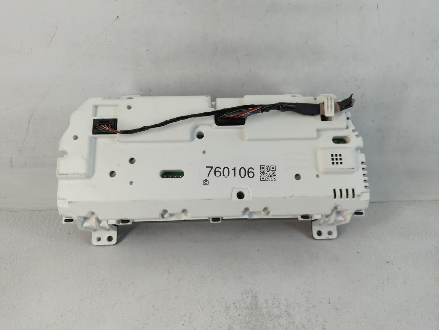 2013-2014 Toyota Camry Instrument Cluster Speedometer Gauges P/N:TN157560-2980 83800-0X620-00 Fits Fits 2013 2014 OEM Used A