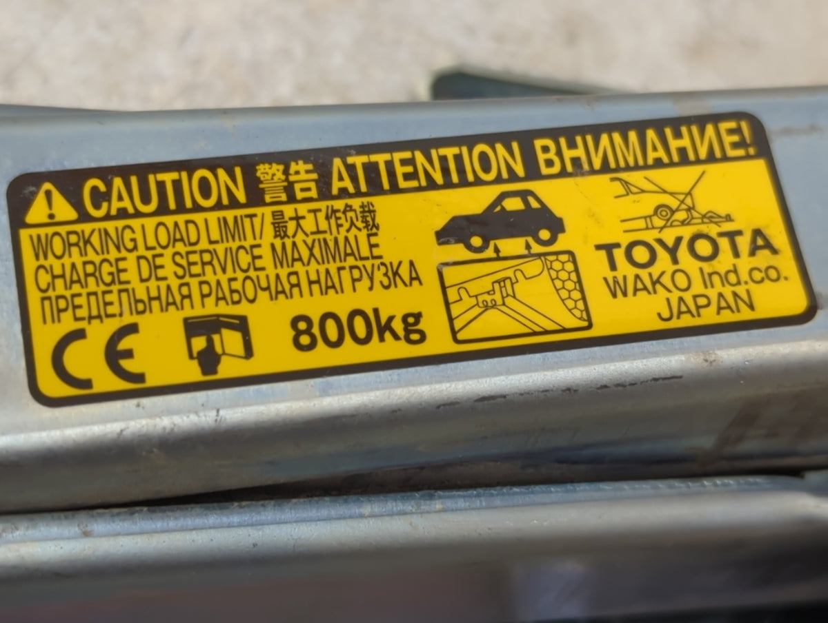 2013 Toyota Prius Spare Scissor Car Jack - Oemusedautoparts1.com