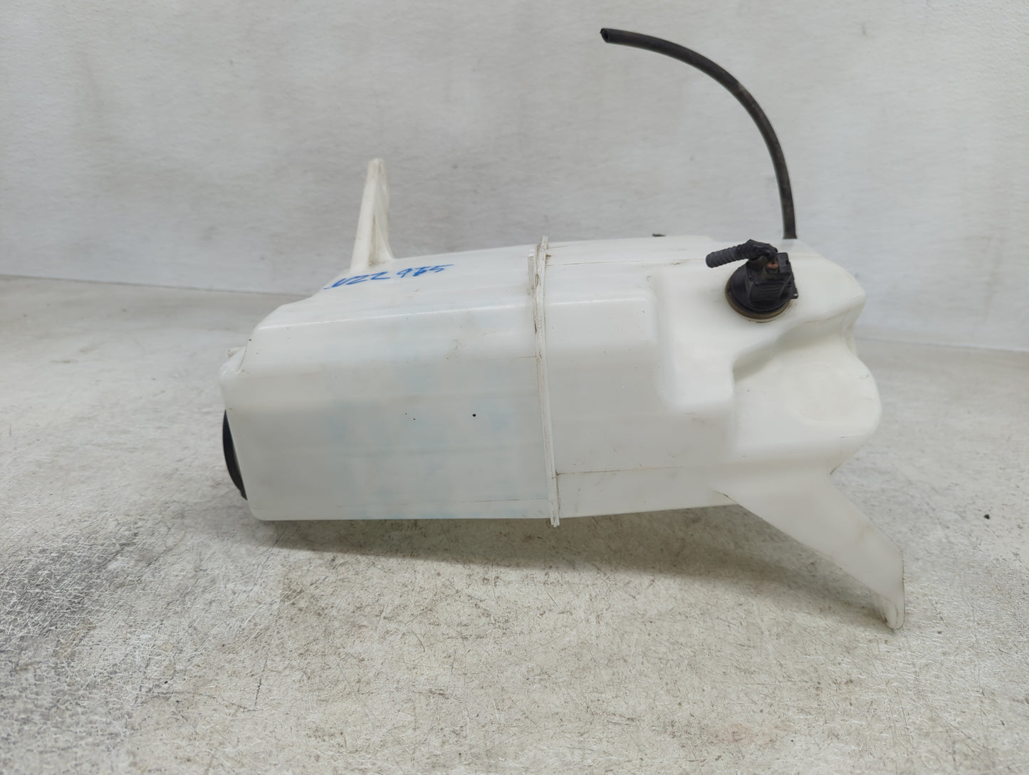 2007-2021 Toyota Tundra Windshield Washer Fluid Reservoir Bottle Oem - Oemusedautoparts1.com