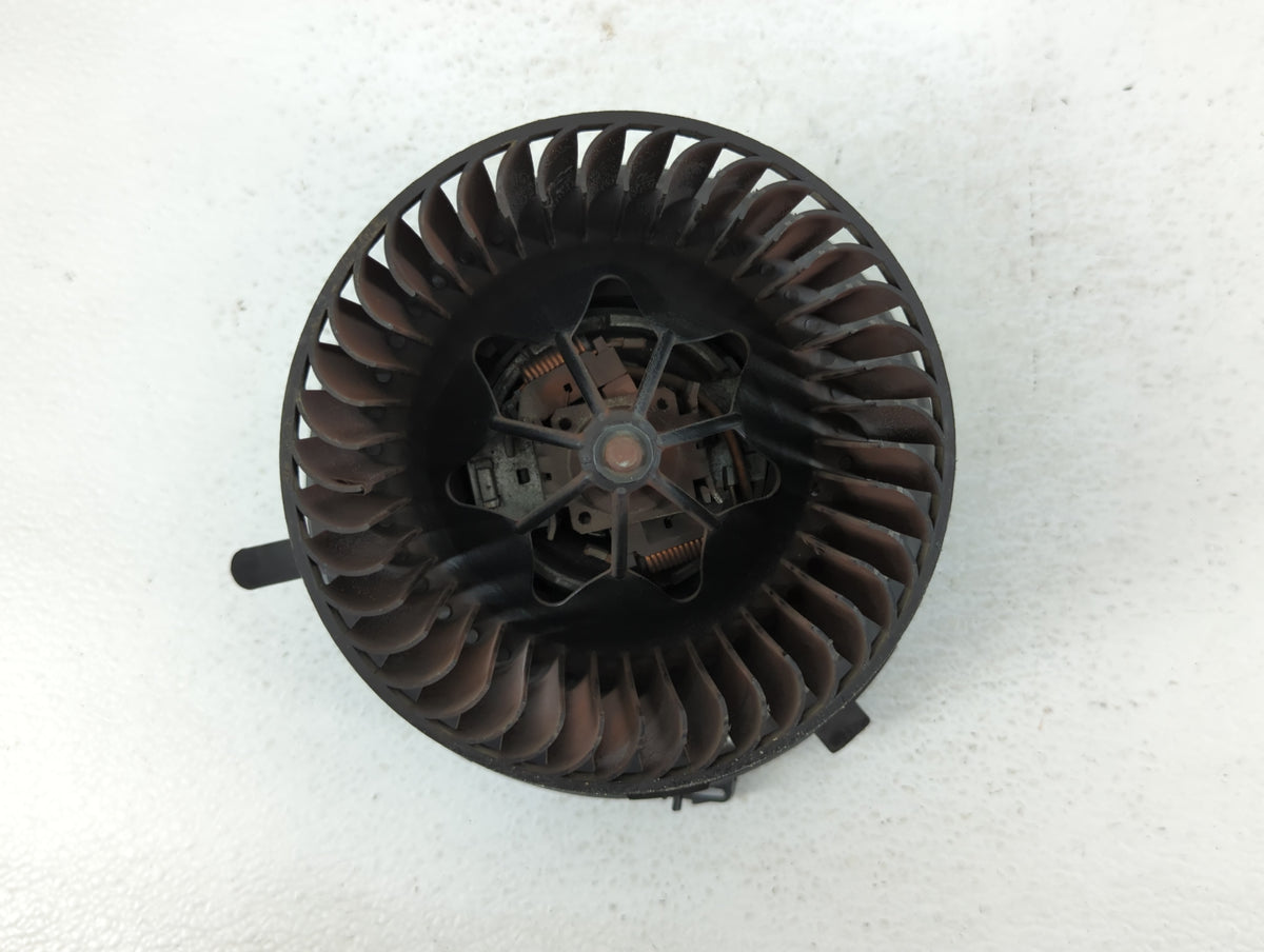 2013-2017 Volkswagen Cc Heater AC Blower Motor P/N:3C1 820 015 T CZ246810-5384 Fits Fits 2013 2014 2015 2016 2017 2018 OEM U