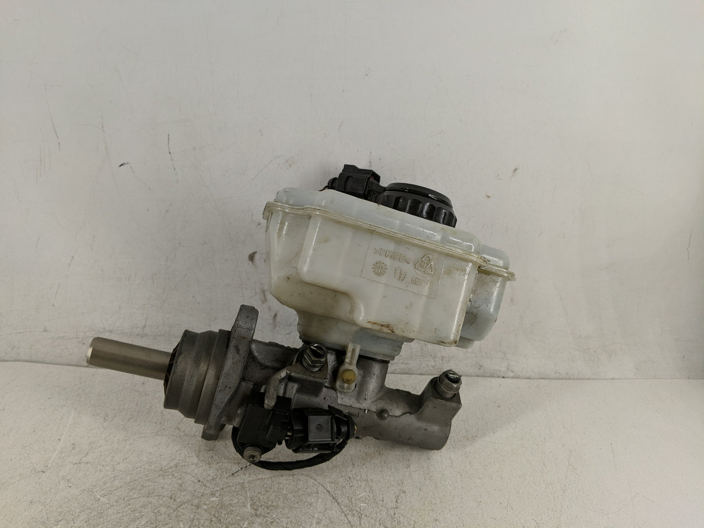 2009-2018 Volkswagen Jetta Brake Master Cylinder 1206821 - Oemusedautoparts1.com