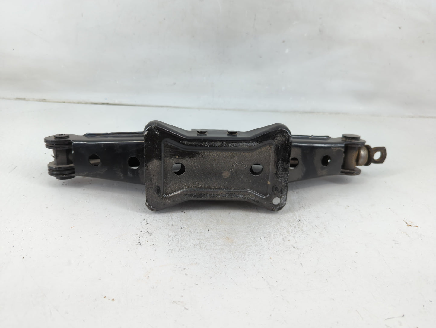 2013 Volkswagen Passat Spare Scissor Car Jack - Oemusedautoparts1.com