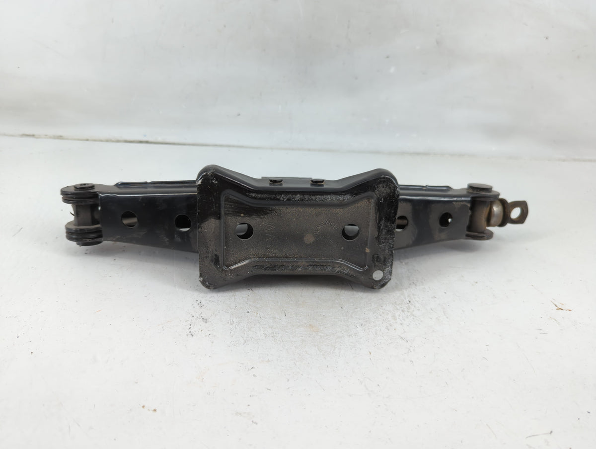 2013 Volkswagen Passat Spare Scissor Car Jack 1123551 - Oemusedautoparts1.com