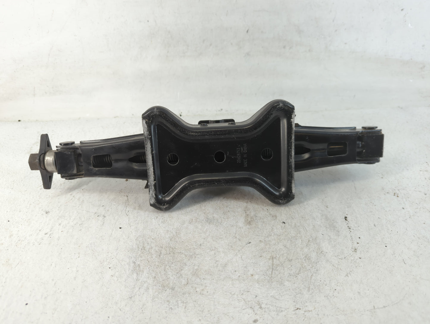 2013 Volkswagen Passat Spare Scissor Car Jack 783998 - Oemusedautoparts1.com