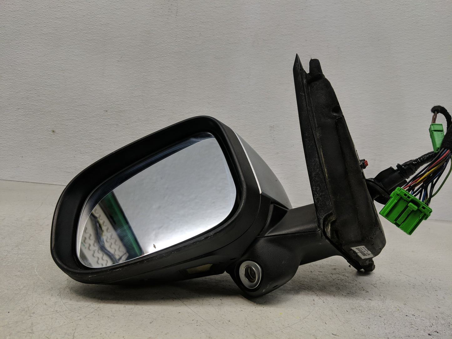 2011-2018 Volvo S60 Driver Side View Mirror - Left Door Mirror OEM Used - Oemusedautoparts1.com