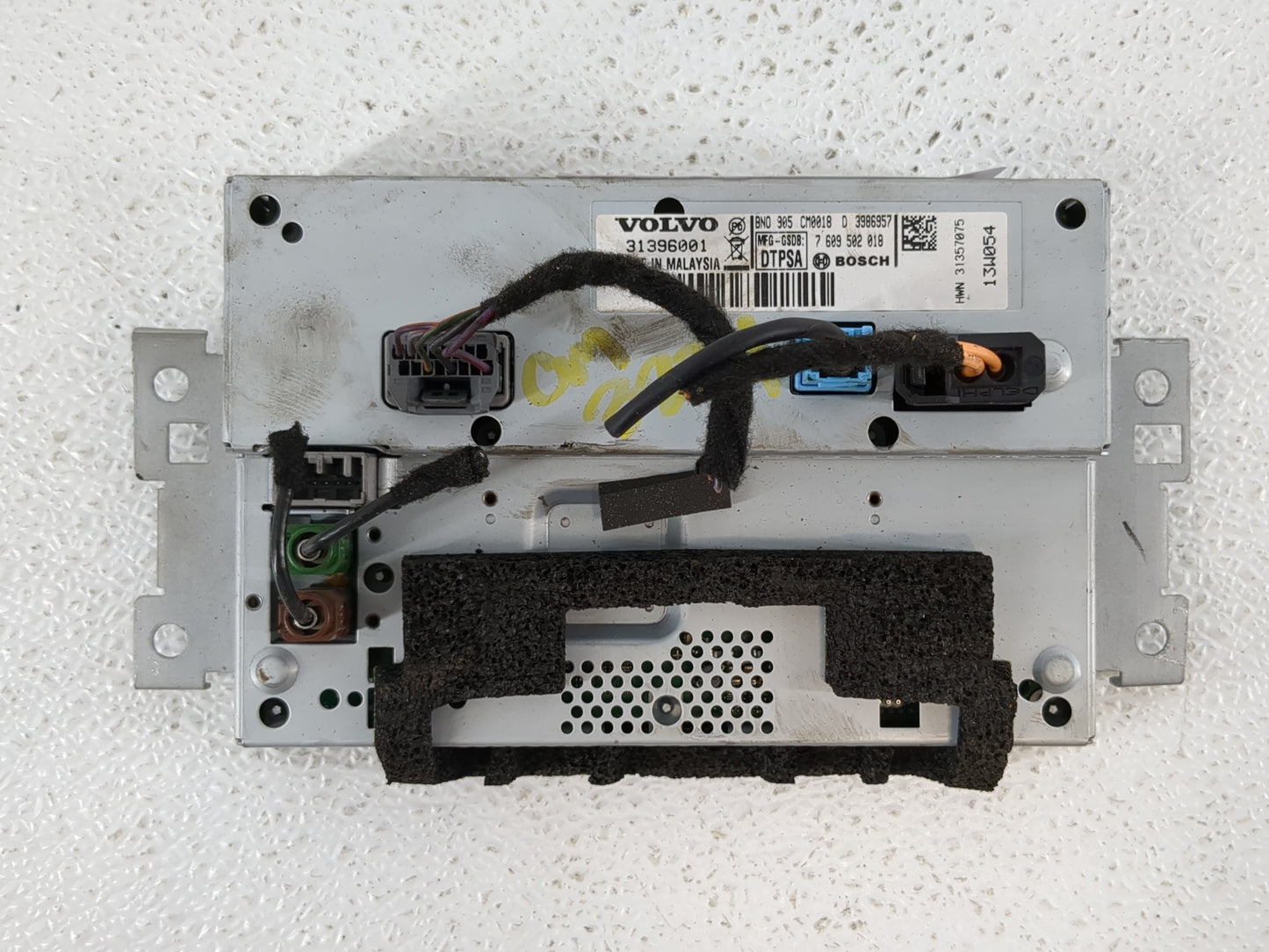 2013 Volvo V60 Radio AM FM Cd Player Receiver Replacement P/N:31396001 Fits OEM Used Auto Parts - Oemusedautoparts1.com