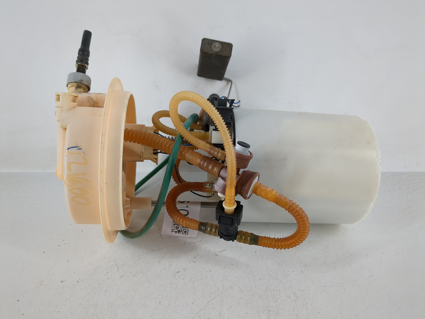 2015-2016 Volvo V60 Electrical Gas Fuel Pump Assembly - Oemusedautoparts1.com
