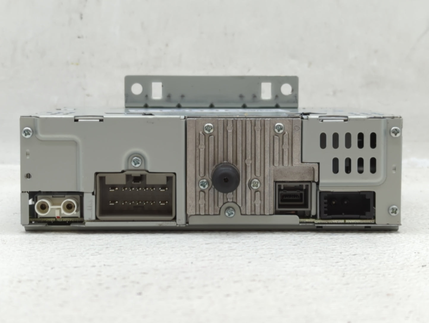 Volvo V70 Am Fm Cd Player Radio Receiver - Oemusedautoparts1.com