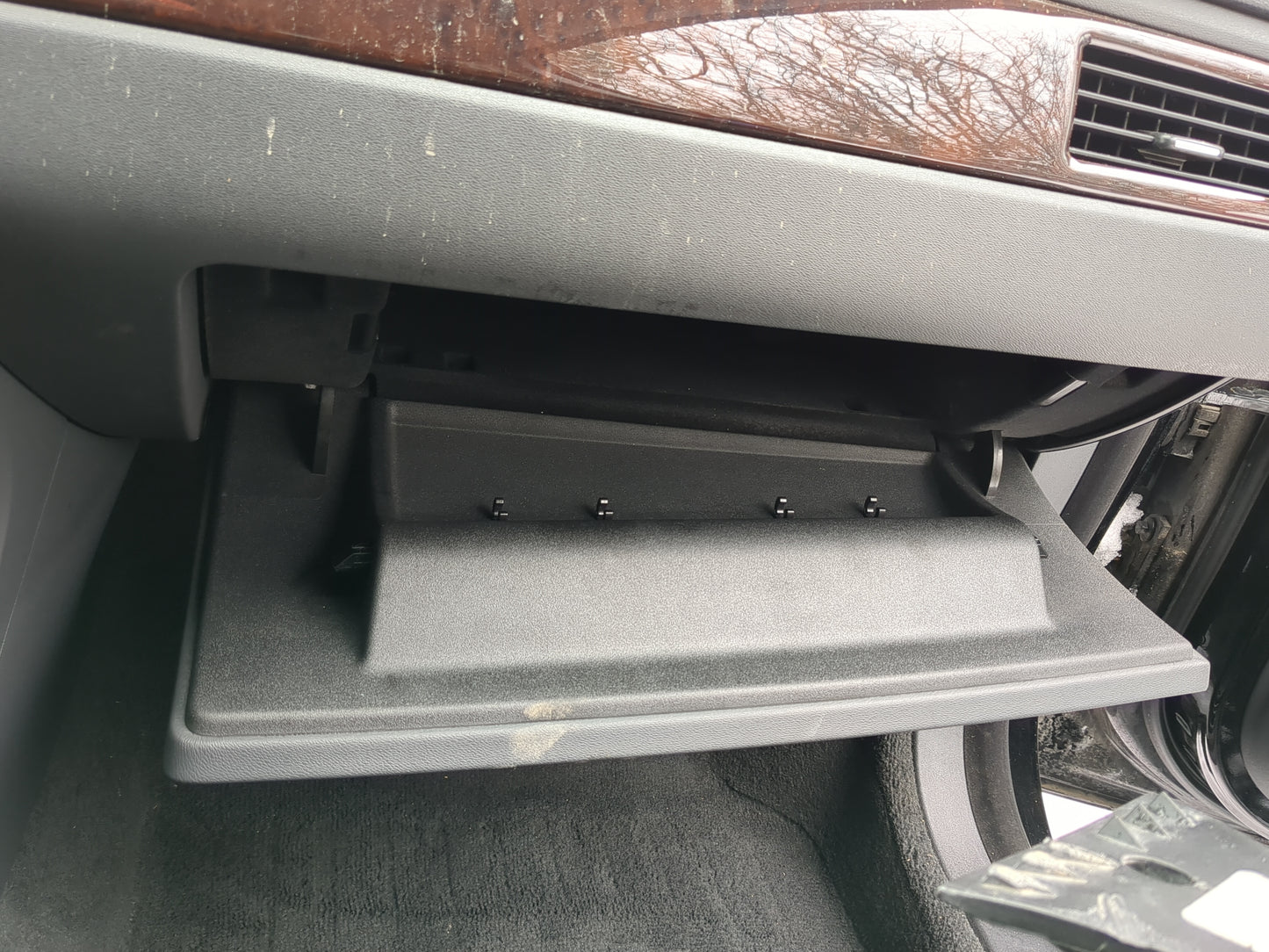 2013 Volvo Xc70 Passenger Glove Box Door Storage Compartment - Oemusedautoparts1.com