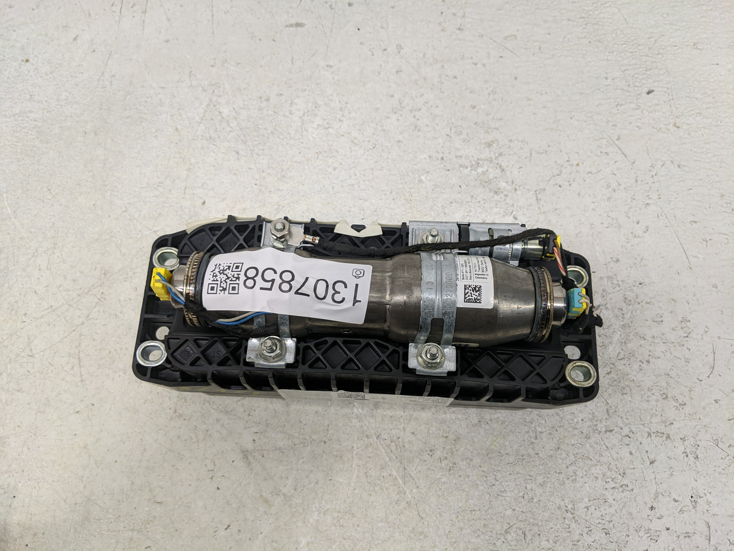 2012-2015 Audi A6 Air Bag Passenger Right Knee OEM P/N:4G8 880 842 A Fits Fits 2012 2013 2014 2015 OEM Used Auto Parts - Oem