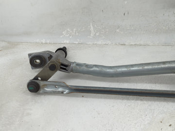 2011-2018 Audi A8 Front Windshield Wiper Motor P/N:4H1 955 023 E Fits Fits 2011 2012 2013 2014 2015 2016 2017 2018 OEM Used Auto Parts