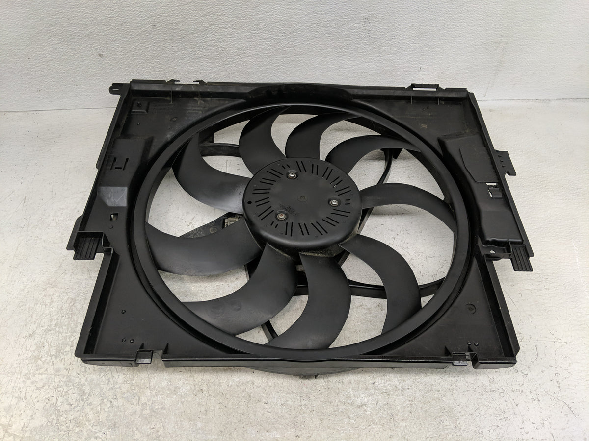 2012-2018 Bmw 320i Electric Radiator Cooling Fan Motor Assembly P/N:17427600558 Fits Fits 2012 2013 2014 2015 2016 2017 2018