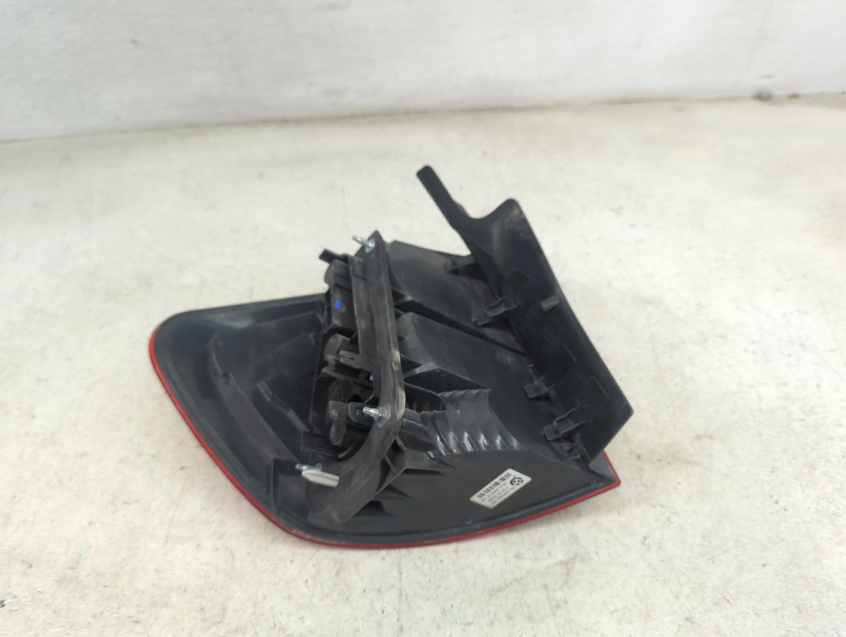 2012-2015 Bmw X1 Tail Light Assembly Passenger Right OEM P/N:63217290112-09 7290112 Fits Fits 2012 2013 2014 2015 OEM Used A